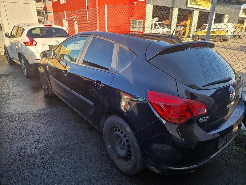 Gebraucht Opel Astra Sport 140 PS (102 kW) 2013