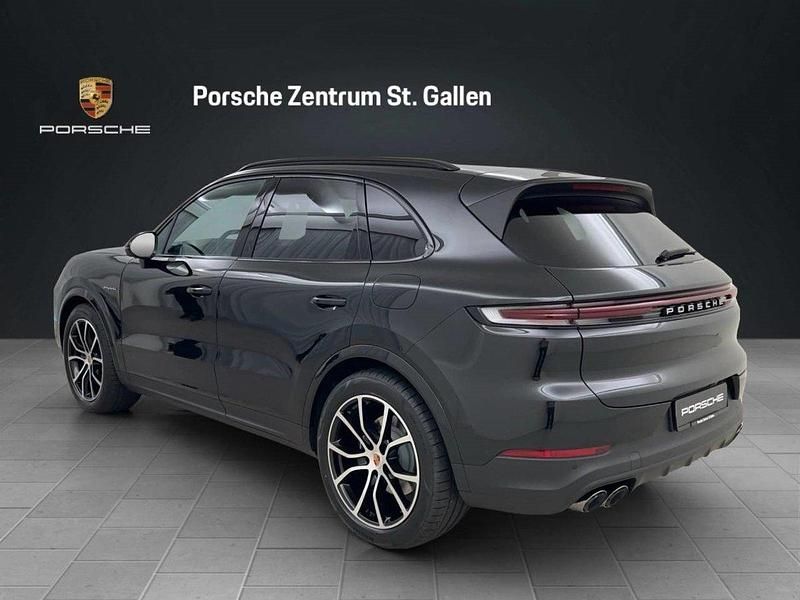 Gebraucht Porsche Cayenne 470 PS (345 kW) 2024 Schwarz SUV