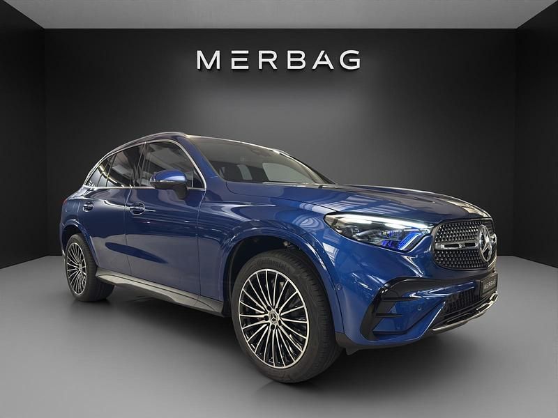 Blau Neu 2025 Mercedes GLC300e SUV | CHF 71’700 - Bild 1/4