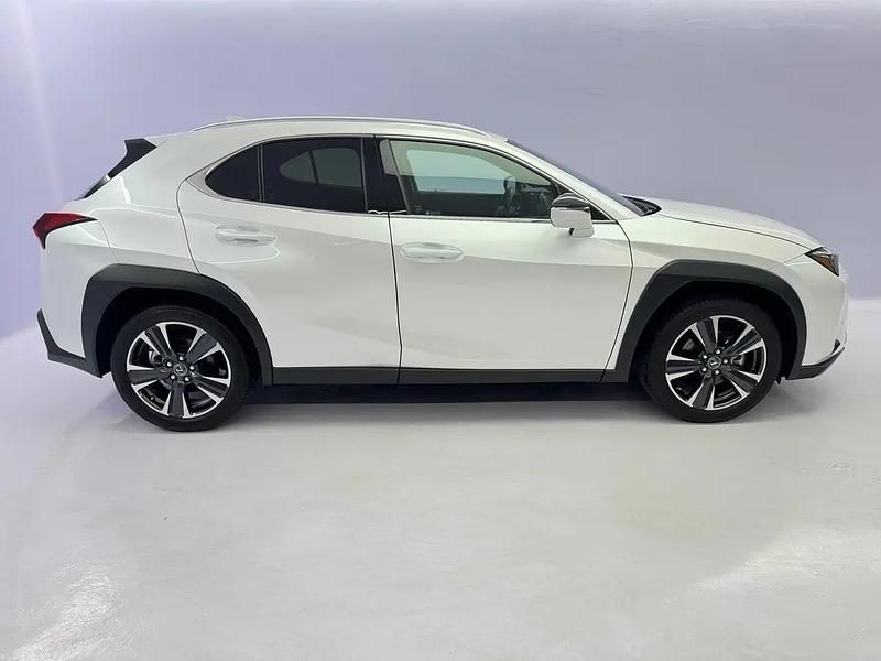 Gebraucht Lexus UX E-FOUR 184 PS (135 kW) 2025 Weiss SUV