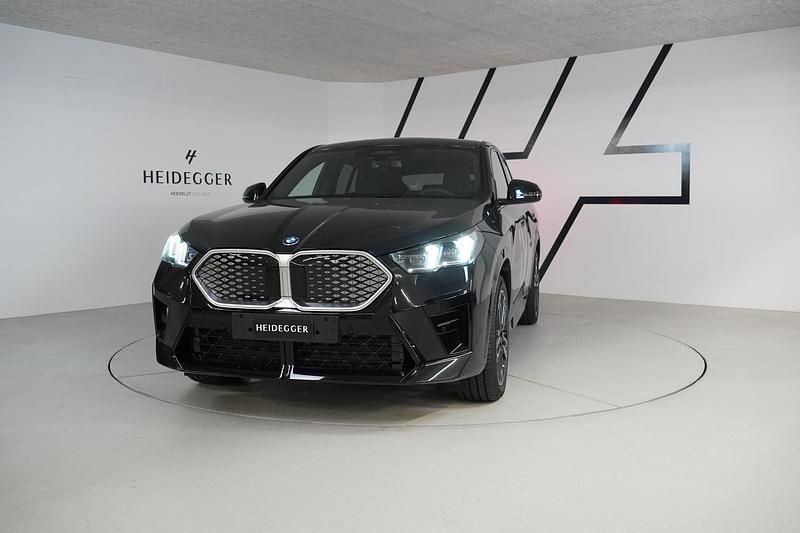 Schwarz Gebraucht 2025 BMW iX2 Comfort Edition SUV | CHF 60’999 (Fairer Preis) - Bild 1/4