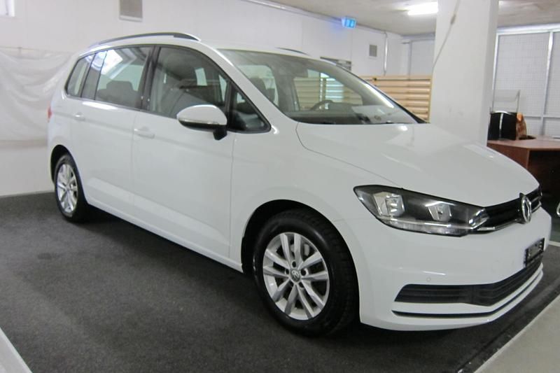 Gebraucht VW Touran Trendline 115 PS (84 kW) 2017 Van / Kleinbus