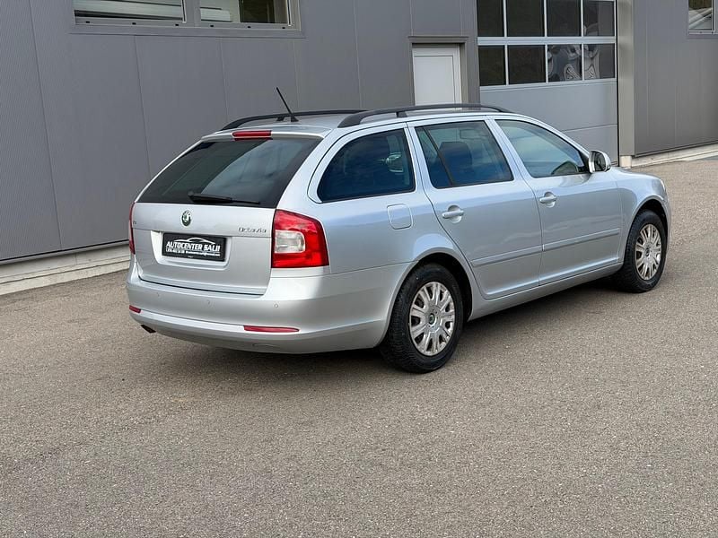 Gebraucht Skoda Octavia Ambition 105 PS (77 kW) 2012 Kombi