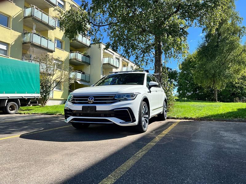 Gebraucht VW Tiguan Allspace R-line 244 PS (179 kW) 2022 SUV