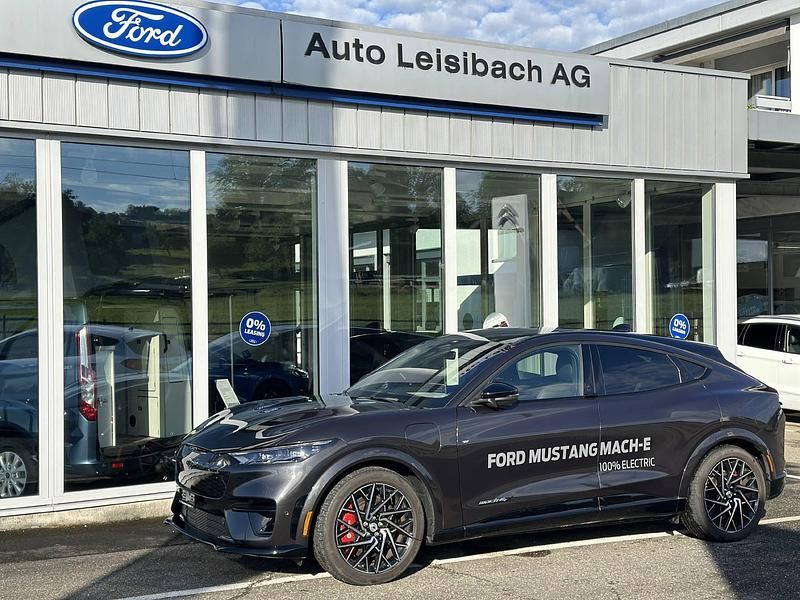 Grau Gebraucht 2022 Ford Mustang Mach-E GT SUV | CHF 49’900 (Teuer) - Bild 1/4