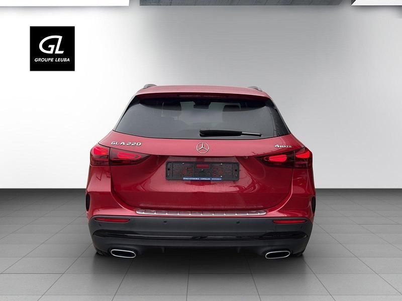 Gebraucht Mercedes GLA220 190 PS (139 kW) 2024 Rot SUV