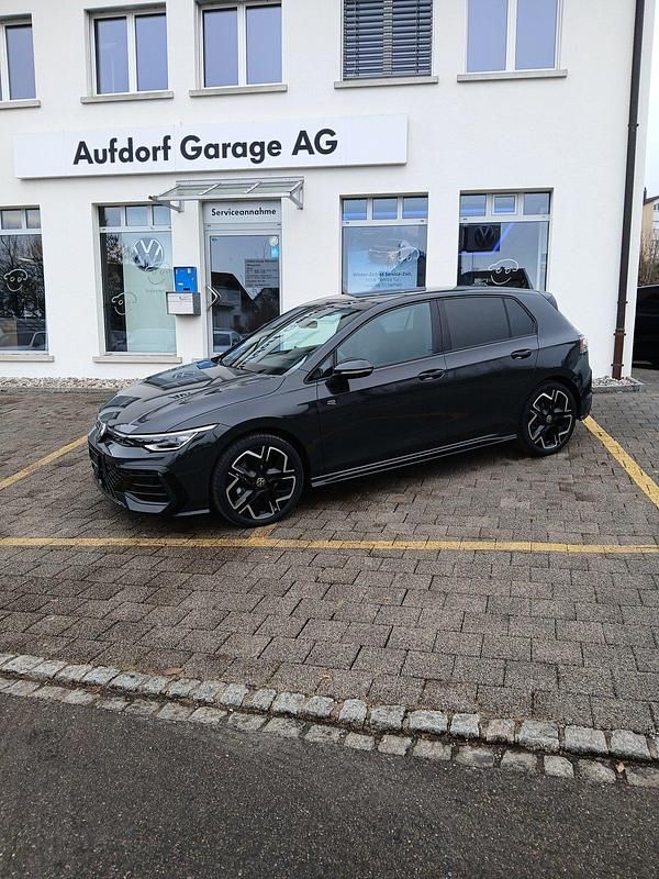Neu VW Golf VIII R-line 204 PS (150 kW) 2026 Limousine