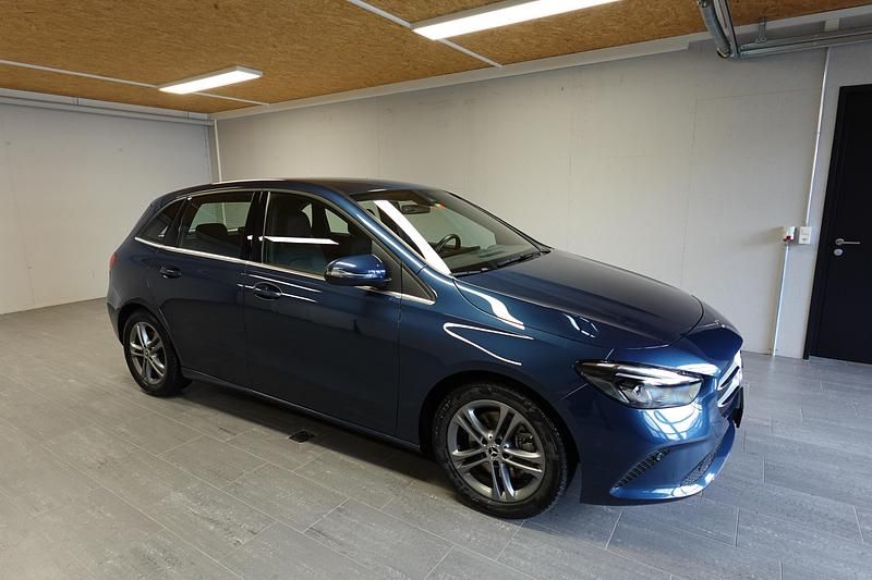 Gebraucht Mercedes B220 Style 190 PS (139 kW) 2019 Blau Van / Kleinbus
