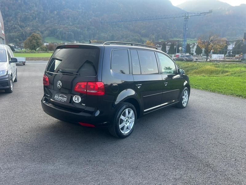 Gebraucht VW Touran Comfortline 140 PS (102 kW) 2011 Van / Kleinbus