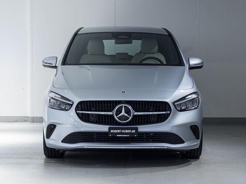 Neu Mercedes B200 174 PS (127 kW) 2025 Silber Van / Kleinbus