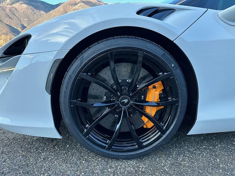 Neu McLaren Artura 700 PS (514 kW) 2025