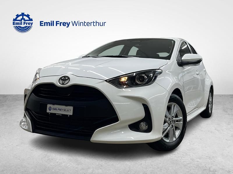 Weiss Gebraucht 2025 Toyota Yaris Hybrid Comfort Limousine | CHF 21’950 (Superpreis) - Bild 1/4