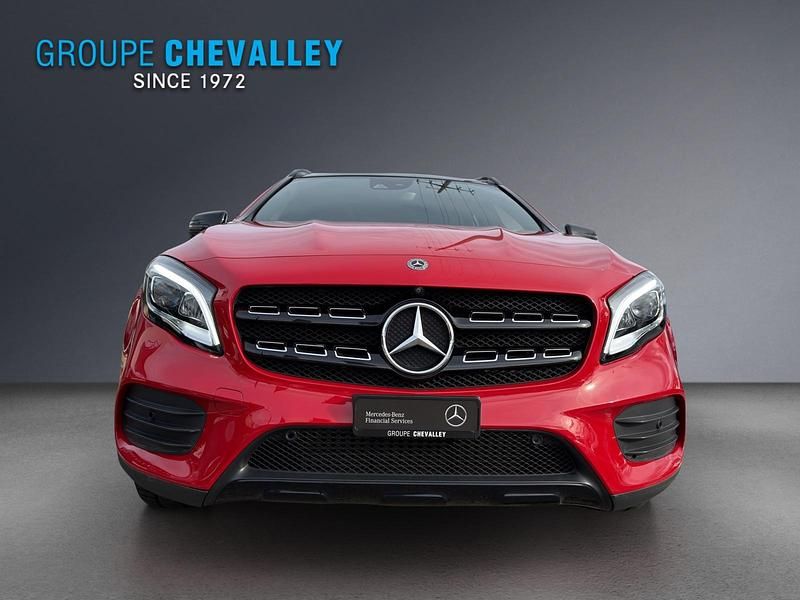 Gebraucht Mercedes GLA220 AMG line 184 PS (135 kW) 2018 Rot SUV