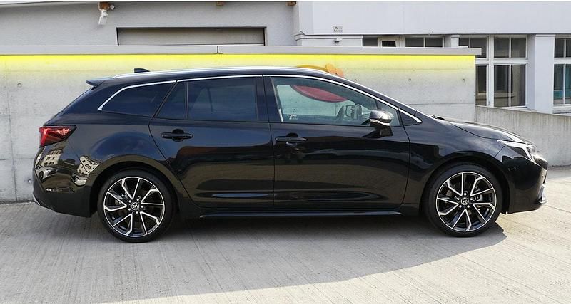 Neu Toyota Corolla Premium 178 PS (130 kW) 2025 Kombi