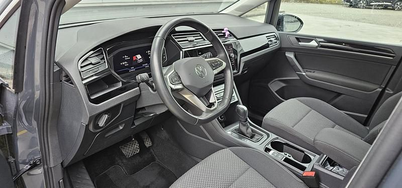 Gebraucht VW Touran Comfortline 150 PS (110 kW) 2023 Van / Kleinbus