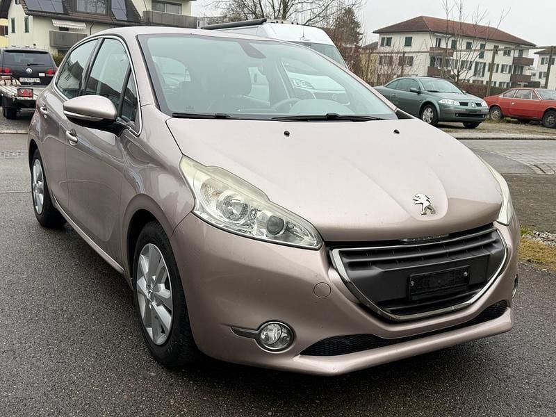 Gebraucht 2013 Peugeot 208 Kleinwagen | CHF 2’799 (Superpreis) - Bild 1/4
