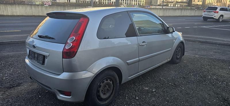 Gebraucht Ford Fiesta Ambiente 80 PS (58 kW) 2008 Kleinwagen