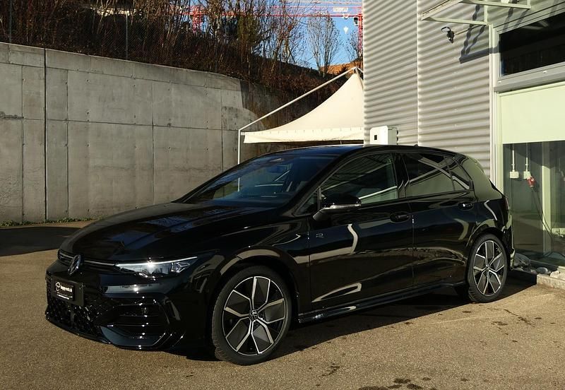 Neu VW Golf VIII R-line 150 PS (110 kW) 2026 Schwarz Limousine