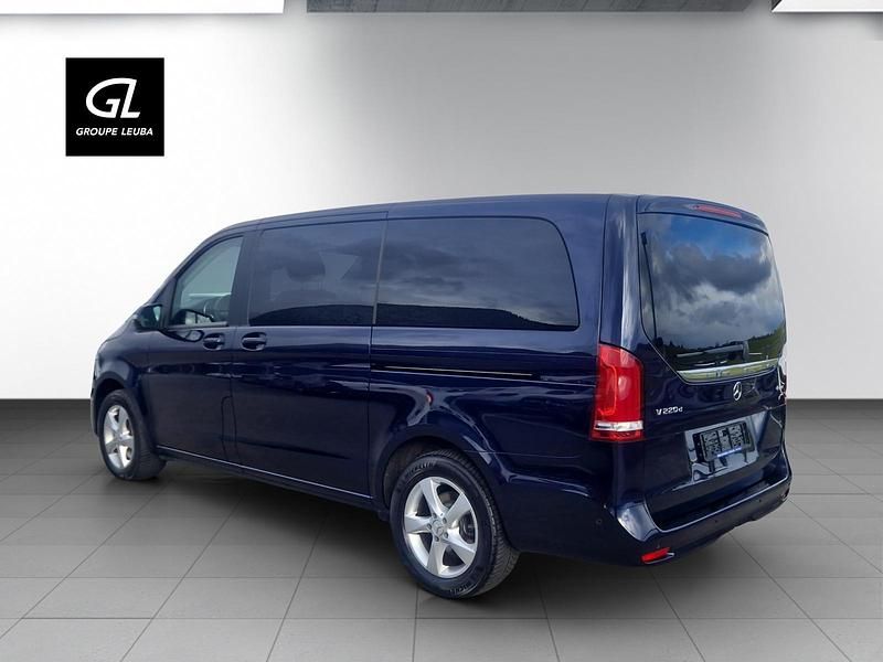 Gebraucht Mercedes V220 163 PS (119 kW) 2021 Blau Van / Kleinbus