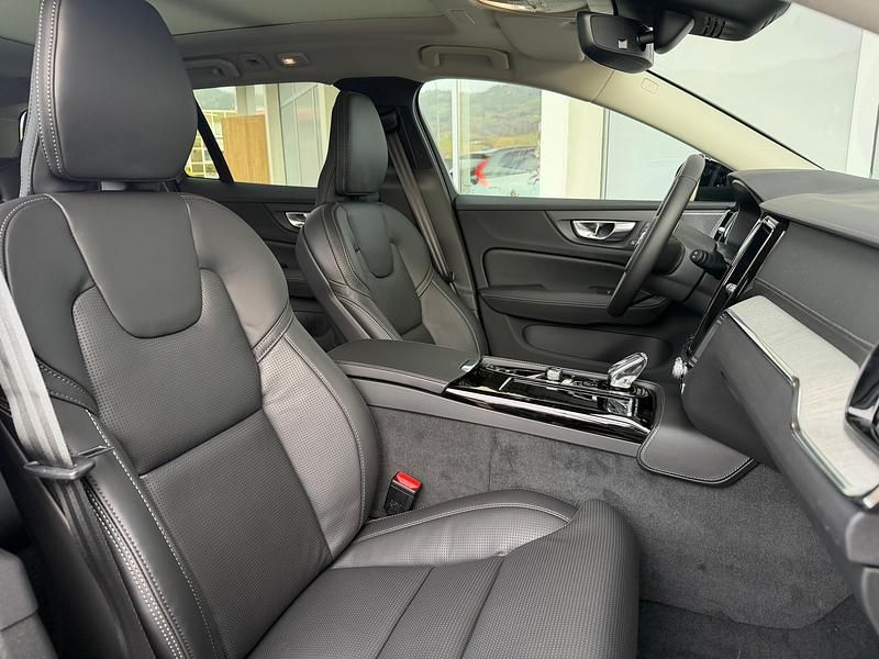 Neu Volvo V60 Ultimate 398 PS (292 kW) 2025 Kombi