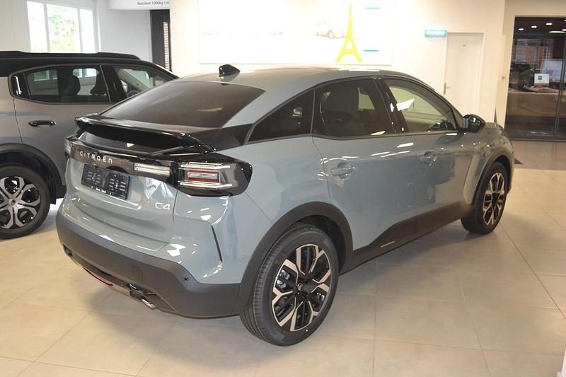 Neu Citroën C4 145 PS (106 kW) 2025 Grün Limousine