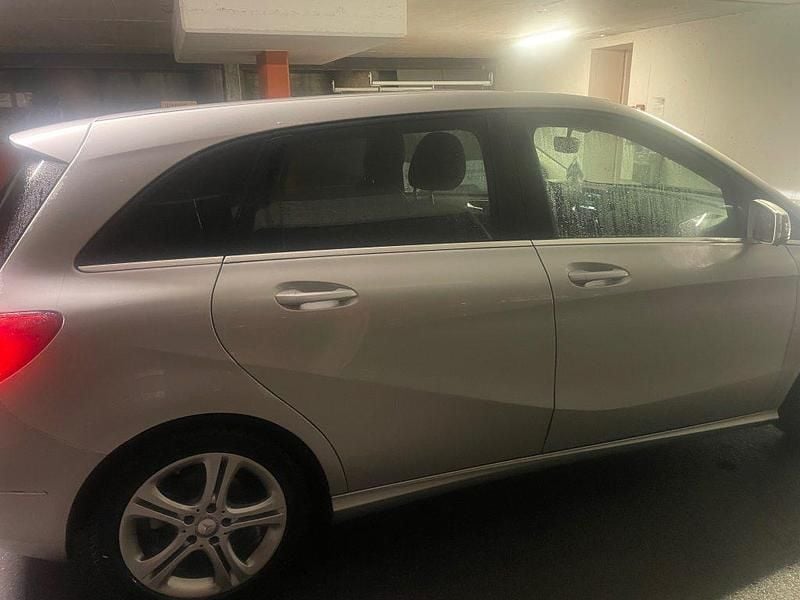 Gebraucht Mercedes B180 122 PS (89 kW) 2014 Van / Kleinbus