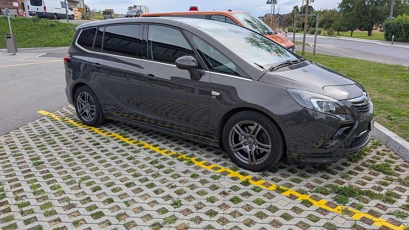 Gebraucht 2014 Opel Zafira Tourer Cosmo Van / Kleinbus | CHF 12’500 - Bild 1/4