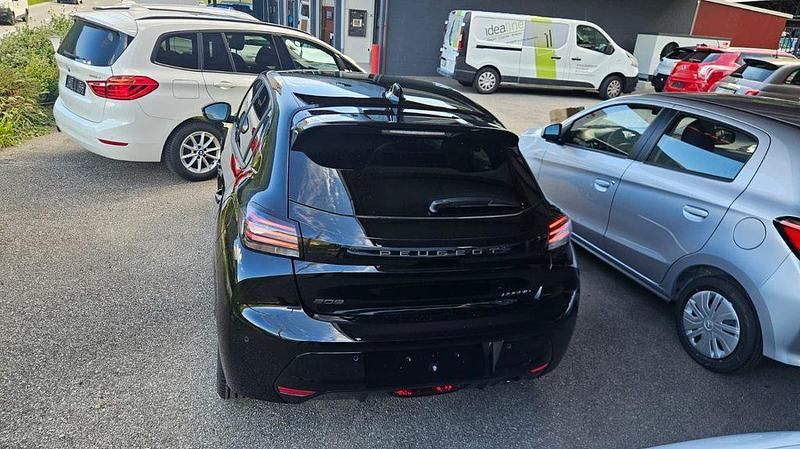 Neu Peugeot 208 Allure Premium 100 PS (73 kW) 2025 Kleinwagen