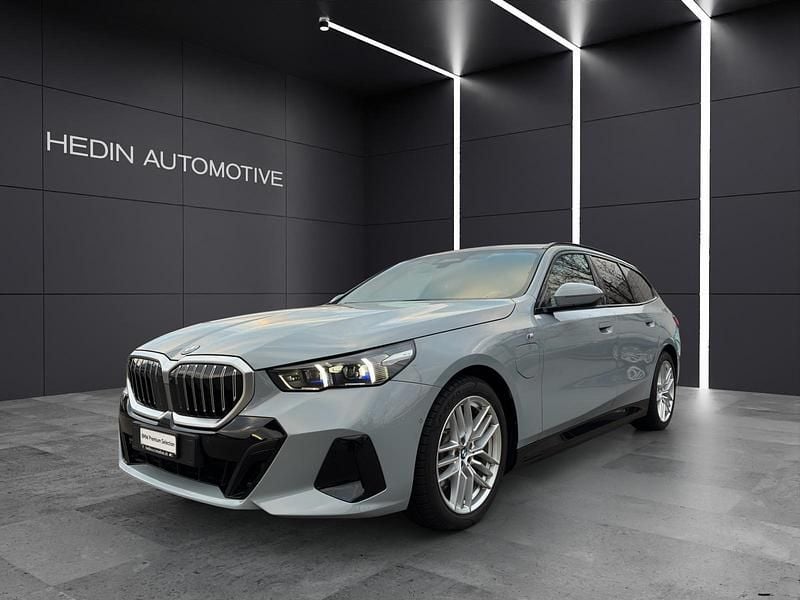 Gebraucht BMW 530e M Sport 299 PS (219 kW) 2025 Grau Kombi