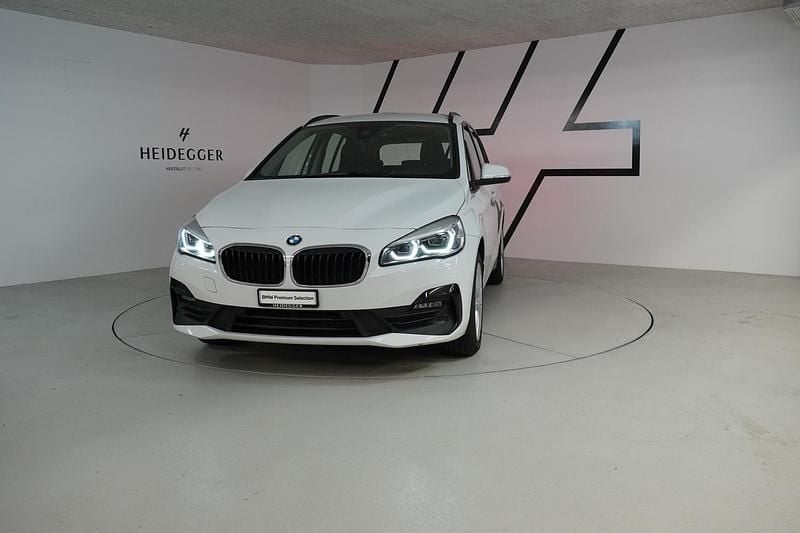 Weiss Gebraucht 2023 BMW 218 Gran Tourer Sport Line Van / Kleinbus | CHF 29’999 (Teuer) - Bild 1/4