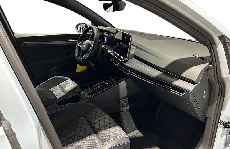 Neu VW Golf VIII R-line 204 PS (150 kW) 2025 Limousine