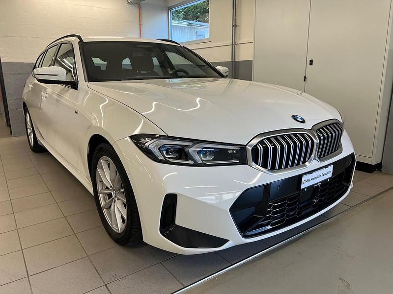 Weiss Gebraucht 2024 BMW 320e M Sport Kombi | CHF 43’500 (Fairer Preis) - Bild 1/4