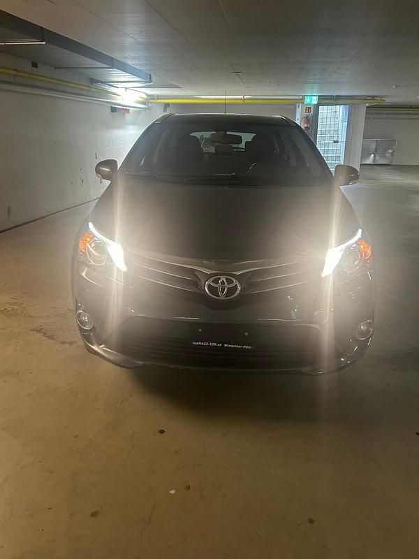 Gebraucht 2015 Toyota Avensis Luna Kombi | CHF 6’999 - Bild 1/4