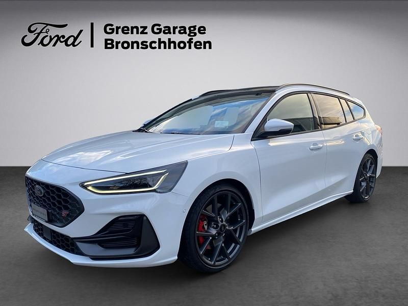 Weiss Gebraucht 2024 Ford Focus ST Kombi | CHF 49’850 - Bild 1/4