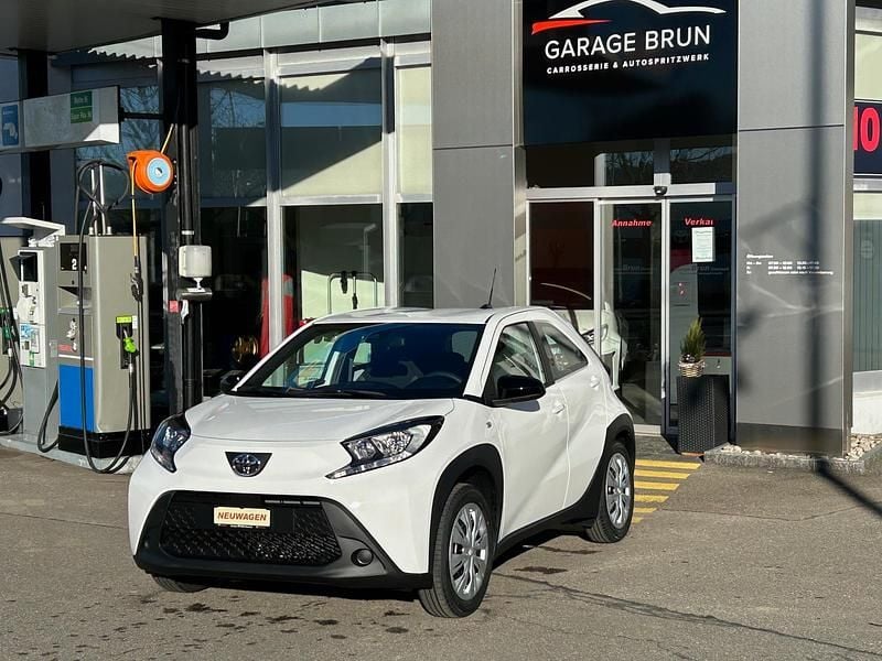 Gebraucht Toyota Aygo X Comfort 72 PS (52 kW) 2024 Weiss SUV