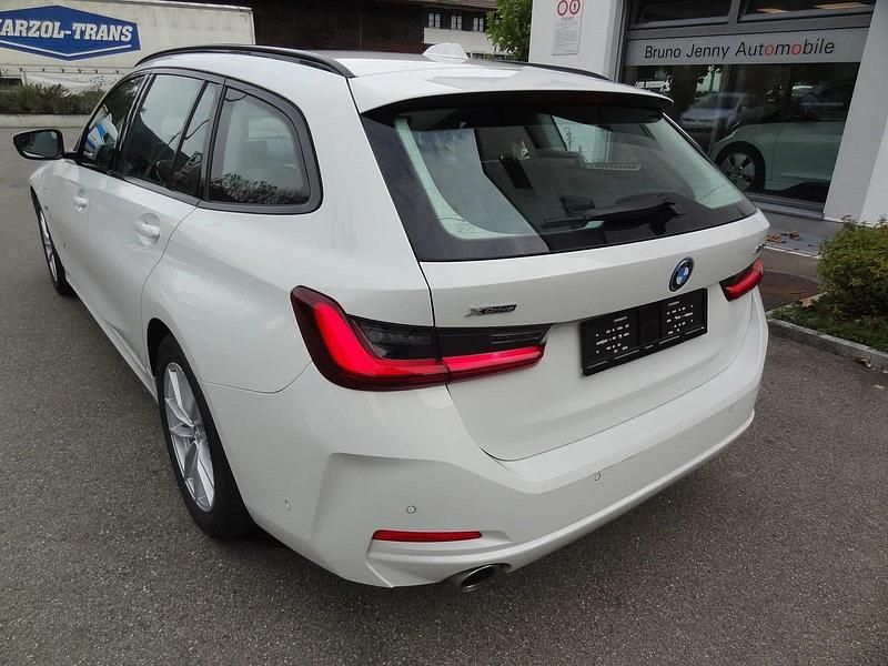 Gebraucht BMW 330e Comfort Edition 292 PS (214 kW) 2023 Kombi
