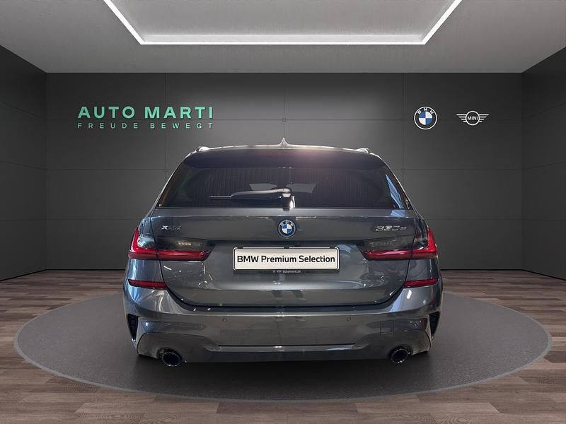 Gebraucht BMW 330e Shadowline 292 PS (214 kW) 2022 Grau Kombi