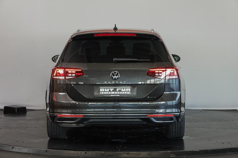 Gebraucht VW Passat Elegance 200 PS (147 kW) 2024