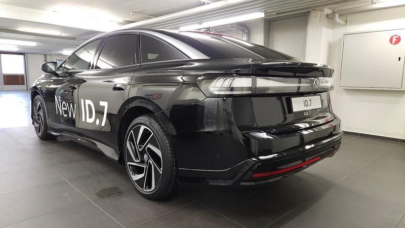 Gebraucht VW ID.7 Pro 210 kW (286 PS) 2023 Schwarz Kleinwagen