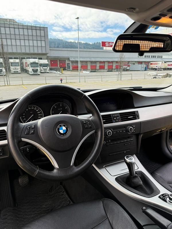 Gebraucht BMW 320 184 PS (135 kW) 2011 Kombi