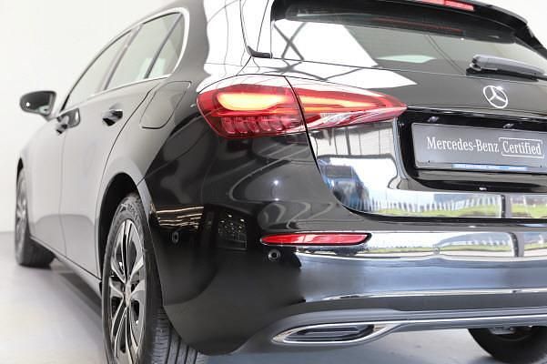 Gebraucht Mercedes A180 136 PS (100 kW) 2024 Schwarz Limousine