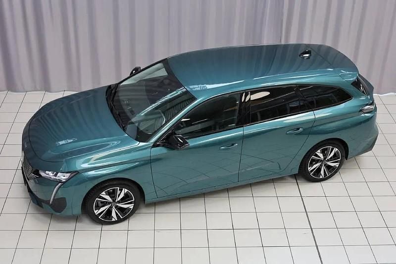 Blau Gebraucht 2025 Peugeot 308 SW Allure Kombi | CHF 24’290 (Teuer) - Bild 1/4