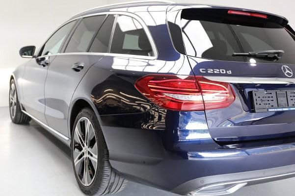 Gebraucht Mercedes C220 194 PS (142 kW) 2018 Blau Kombi