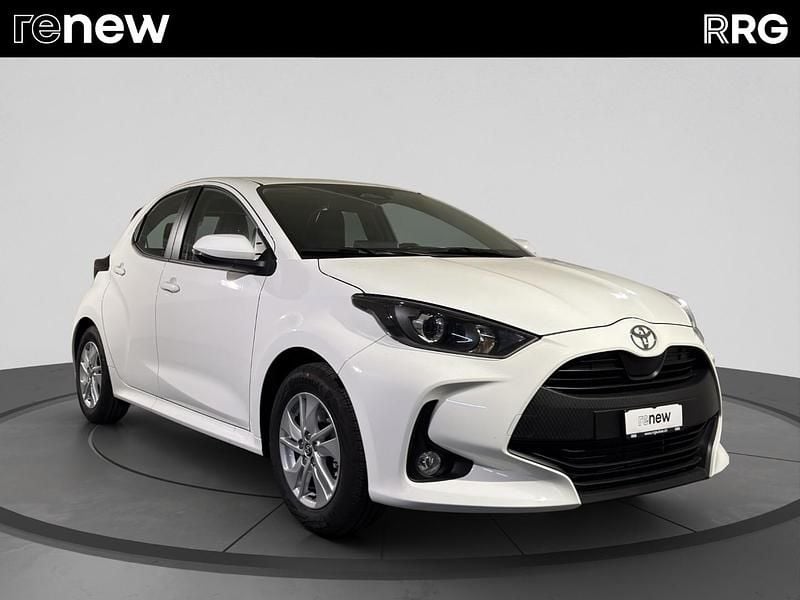 Weiss Neu 2025 Toyota Yaris Hybrid Comfort Limousine | CHF 22’990 (Superpreis) - Bild 1/4