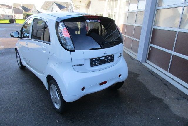 Gebraucht Mitsubishi i-MiEV 49 kW (67 PS) 2017 Weiss Kleinwagen