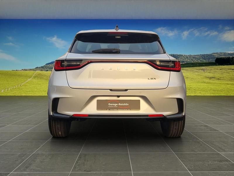Neu Lexus LBX Impression Line 136 PS (100 kW) 2026 Grau SUV