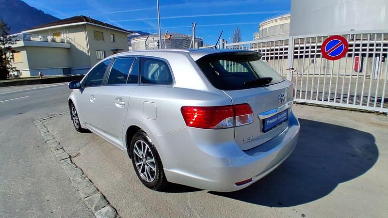 Gebraucht Toyota Avensis Premium 152 PS (111 kW) 2013 Kombi