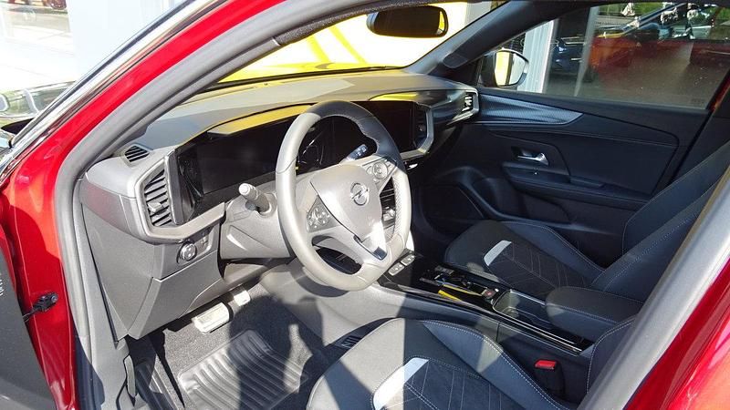 Gebraucht Opel Mokka-e Ultimate 100 kW (136 PS) 2023 Rot SUV