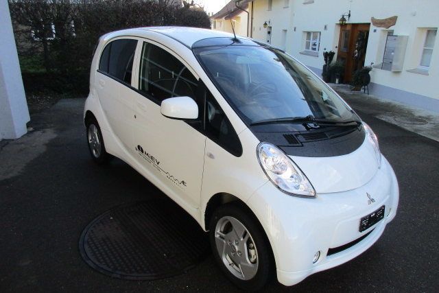 Gebraucht Mitsubishi i-MiEV 49 kW (67 PS) 2017 Weiss Kleinwagen