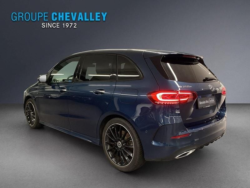 Gebraucht Mercedes B250e AMG line 160 PS (117 kW) 2021 Blau Van / Kleinbus